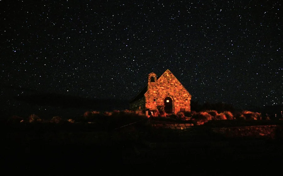 The Church of the Good Shepherd under the stars at Lake Tekapo